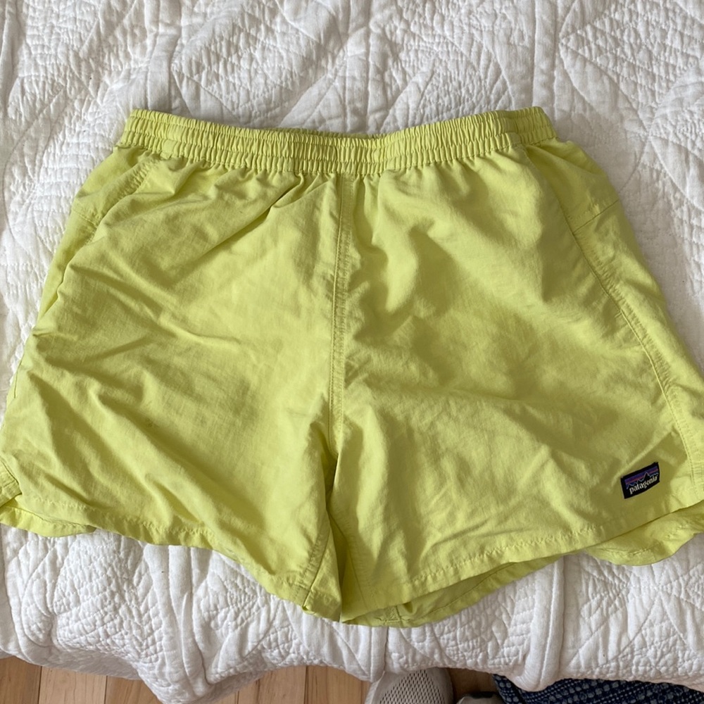 Patagonia Yellow Women’s Baggy 5” Shorts (Medium)